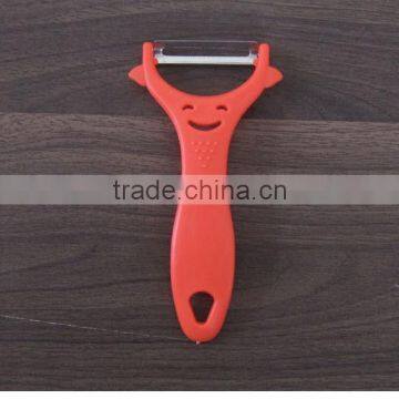 Plastic Handle Creative Home Plane Scraping Fruit Planing Smile Kitchen Supplies Household Goods Kitchen Peeler P07 photo-2