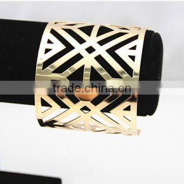 European Golden Exaggerated Wide Metal Hollow Cuff Bangle for Women photo-6