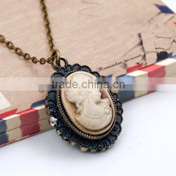 Vintage Queen head portrait Flip-Open Cover Pocket Watch Necklace