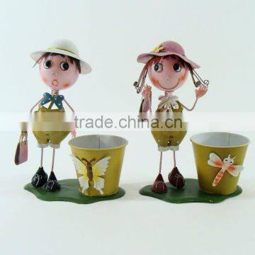 Handmade indoor metal doll with flower pot for garden FM0013