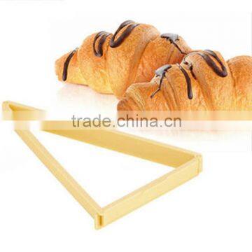 Croissant maker Delicia with Triangle maker of cake mold