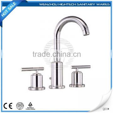 2015 Fashion Designed Bathtub Faucet Taps