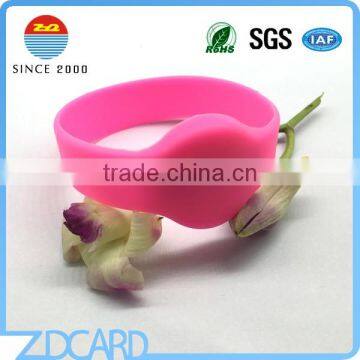 Cheap EM4200 LF Silicone Wristband Manufaturer in Shenzhen