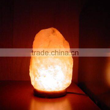 Natural salt lamp