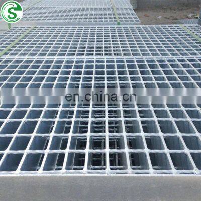 Galvanized metal grid panel steel grating