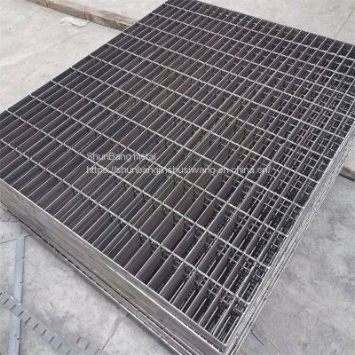 The factory supplies hot-dip galvanized steel grating, drainage ditch cover plate, anti-skid stair tread plate, heavy-duty trench steel grating