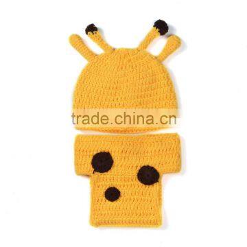 2015custom cheap wholesale baby knitted winter animals hat yellow color with black dot