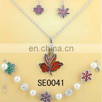 Wholesale costume jewelry lead and nickel safe alloy maple leaf necklace