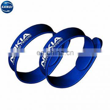 Promotional custom silicone snap bracelet with logo