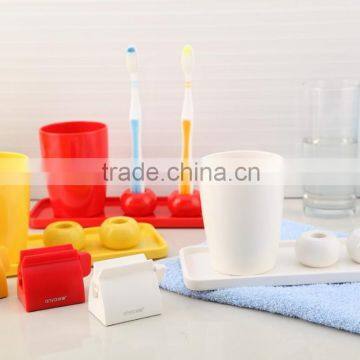 D670 Ceramic Feel Melamine Bathroom Kits Toothbrush holders and toothpaste squeezer with tumber set