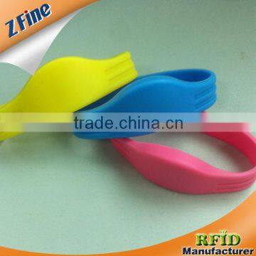 China Fashion Waterproof Silicone wristband free sample