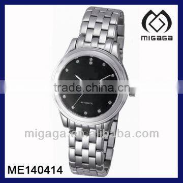 AUTO DATE SHOWING WATCH MEN'S WATCH ARTIFICIAL DIAMOND SCALE SHOWING AUTO DATE WATCH