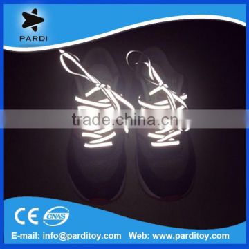 MOQ 100 pairs light reflective shoelaces under UV blacklight