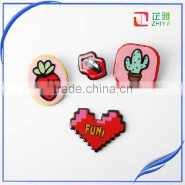 2016 acrylic brooch cheap wholesale new brooch design