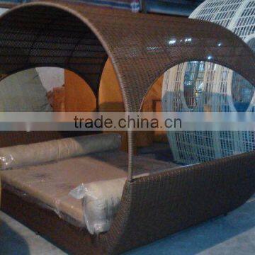 cheap poly rattan sun bed outdoor