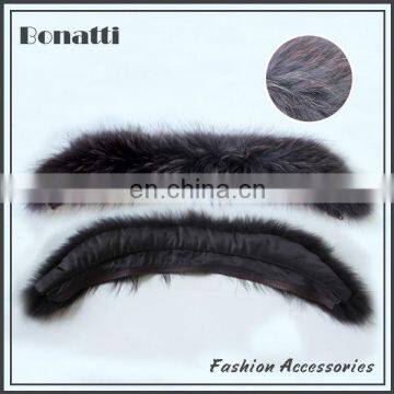 Raccoon fur collar with detachable design