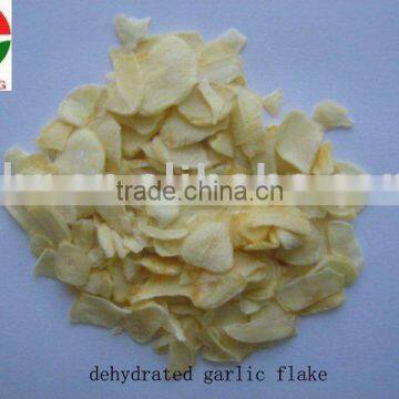 dehydrated garlic flakes