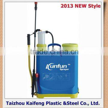 2013 New Style Manual Sprayer factory adjustable sprayer garden rake with wooden handle tool set