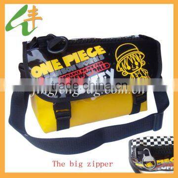 branded fashion shoulder bag with big zipper