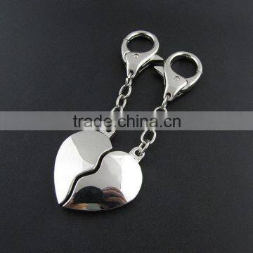New Design Romantic Heart Keychain 2 Pieces Broken Heart Shaped Keychain For Couples Best Gift