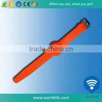 China Suppiler Round NTAG216 Chip RFID PVC Wristband photo-2