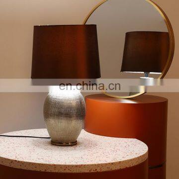 Top sale high quality bucket shape bedside desk light custom gold table ceramic lamp for hotel