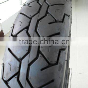 motorcycle tubeless tyre with special tread design