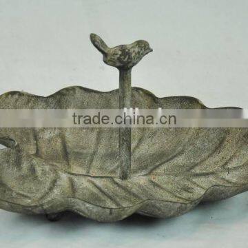 14A527MK Antique leaf-shaped metal tray bird feeder