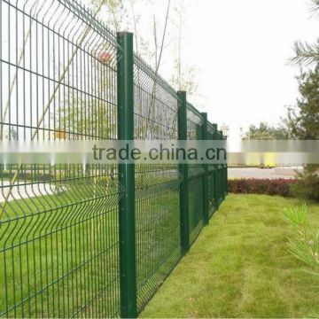 Powder coated RAL6005 welded curved wire mesh fence