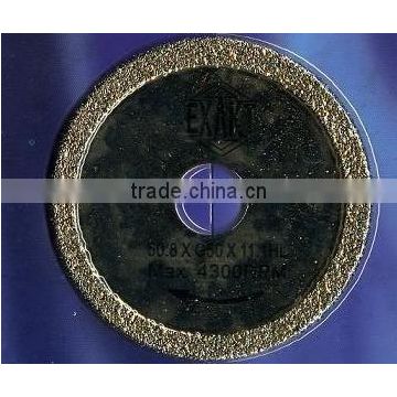 Diamond cutting and grinding wheel