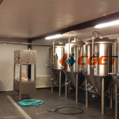 Commercial Beer Fermenter With Conical Bottom and Yeast Harvesting Port