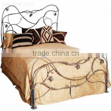 2013 Top-selling morden wrought iron bed