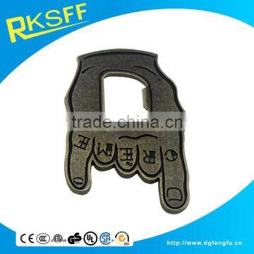 Custom funny finger shape belt buckle for promotion