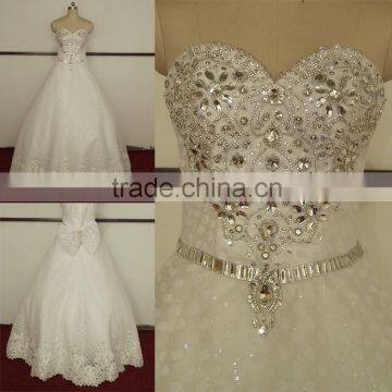 Charming bling beaded sleeveless tulle and lace applique ball gown wedding dress with sweetheart neckline