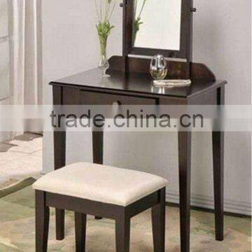 Dressing table with mirrors