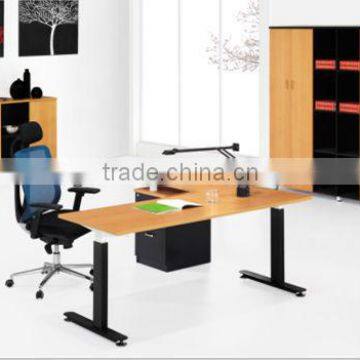 L shaped office manager desking