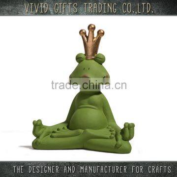 custom ceramic porcelain gold crown sitting frog garden decoration