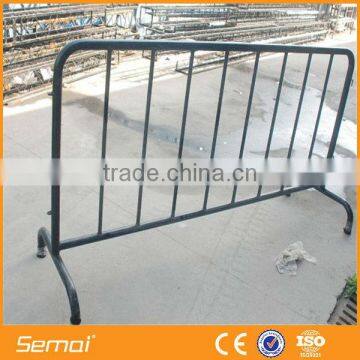 Cheap removable crowd control barrier