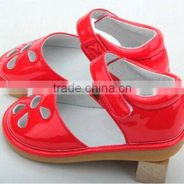 Good Quality Cheap Fashion Squeaky Shoes Kids Sandals China photo-2