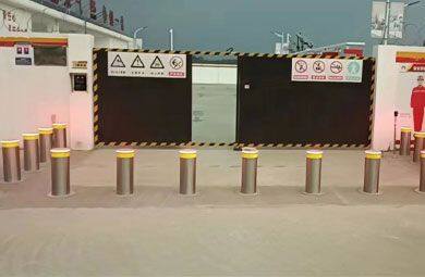 UPARK Good Quality 304 Stainless Steel Manual Bollard with Reflective Band Heavy Duty Security Barrier