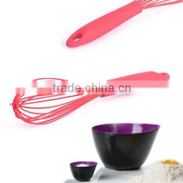 Kitchen Non-Stick Manual Egg Beater / Silicone Egg Whisk