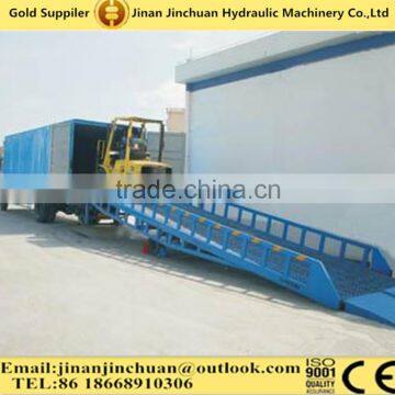 Container using loading lift table mobile hydraulic yard ramp