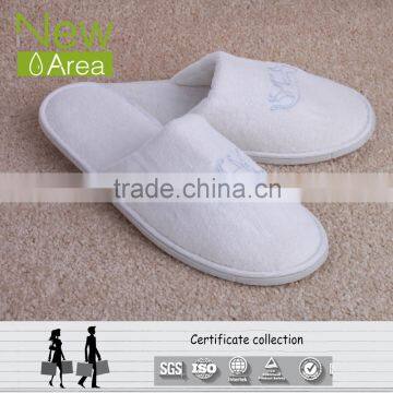 luxury white velor slipper with logo embroidered for 3 stars hotels and spa