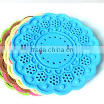 Retro Hollow Design Anti-heated Round PVC+silicone Tablewear Placemats