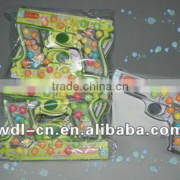 bubble gum balls on pistol shaped paper card (bag) (chewing gum,candy)