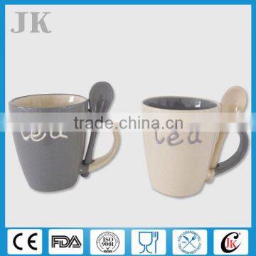 Wholesale glazing ceramic mug with spoon in handle