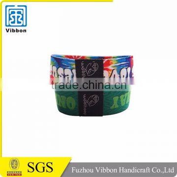 New design professional made hot sale fabric wristband supplier