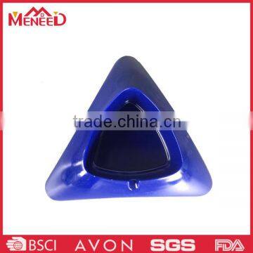 Triangle shape dark blue new style plastic melamine designer outdoor ashtray
