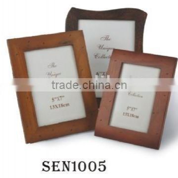 High quality wooden photo frame display stand for wholesale in factory