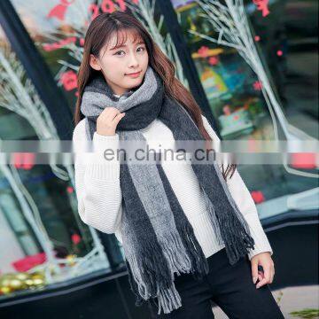 knitted scarf 220*50cm with 2*10cm fringe 2017 new design woman scarf two-tone pattern scarf